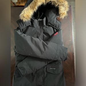 Women’s SMALL Canada Goose USED